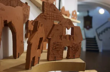 locations-pontypridd-oriel-y-bont-ceramic-house