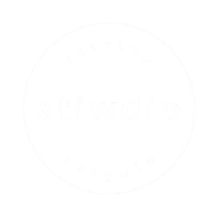 Stiwdio logo in white
