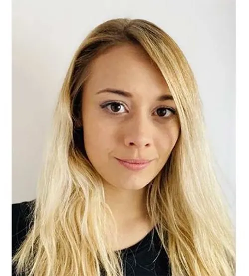 Psychology student, Robin, smiles for a selfie