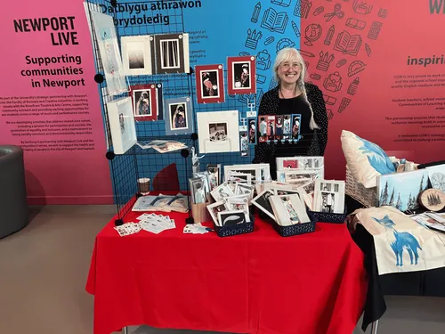 Artist at stand