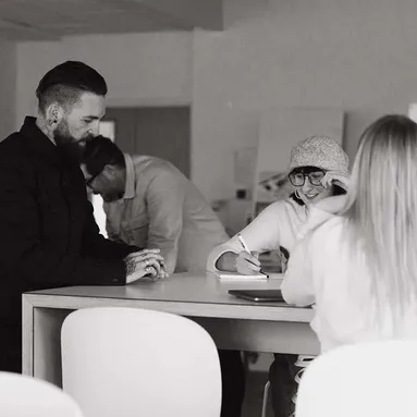 A black and white image of students and lecturers brainstorming in an advertising seminar