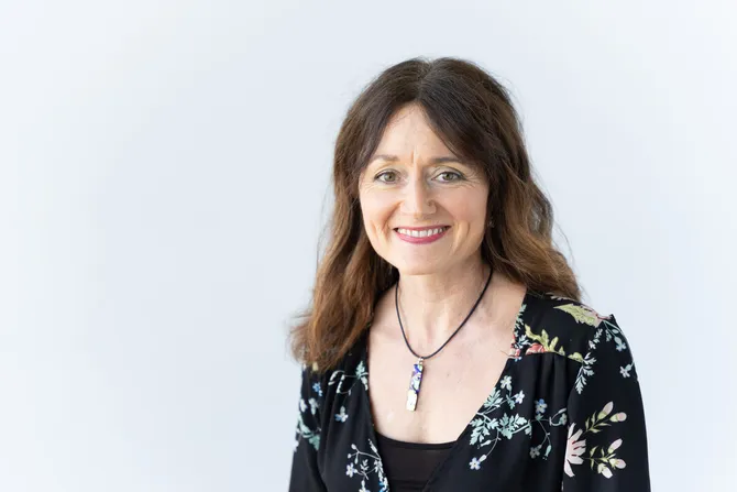 Profile shot of Professor Linda Ross