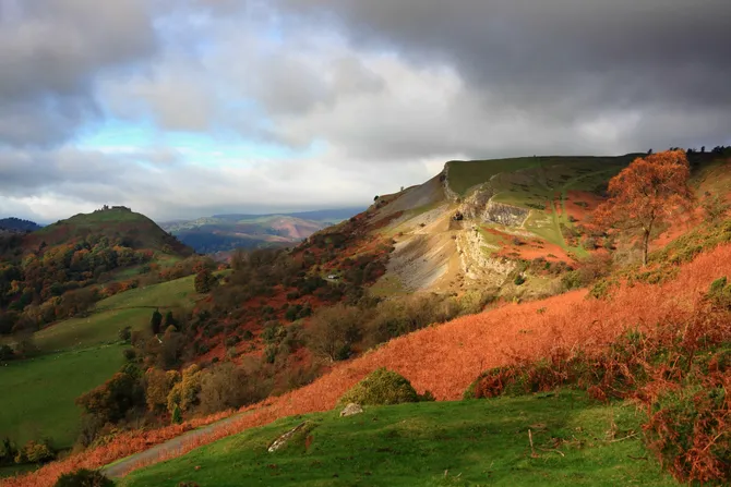 An image of the mountains in Castell Dinas Bran, Llangollen.