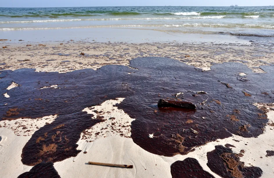 https://uswfoxtail.blob.core.windows.net/foxtail-prod-uploads/original_images/Oil_spill.jpg