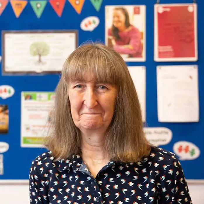 Yr Athro Ruth Norway, OBE, Athro Emeritws yn PDC
