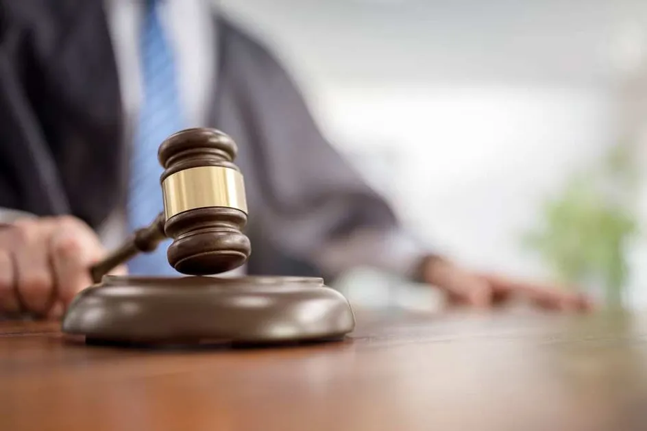 Gavel ar fwrdd