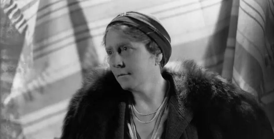 Yr awdur Emily Hilda Young