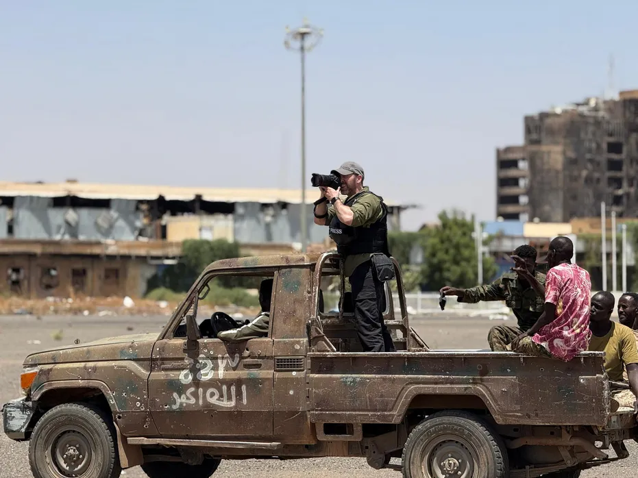 Photojournalist Ivor Prickett taking photos in Sudan