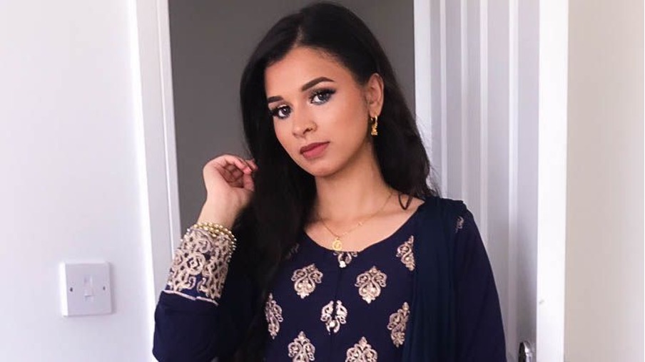 Teaching student, Syeda