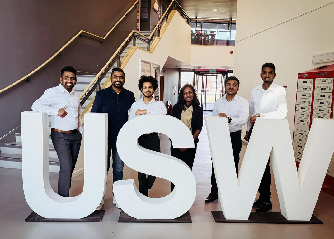 usw signage and group