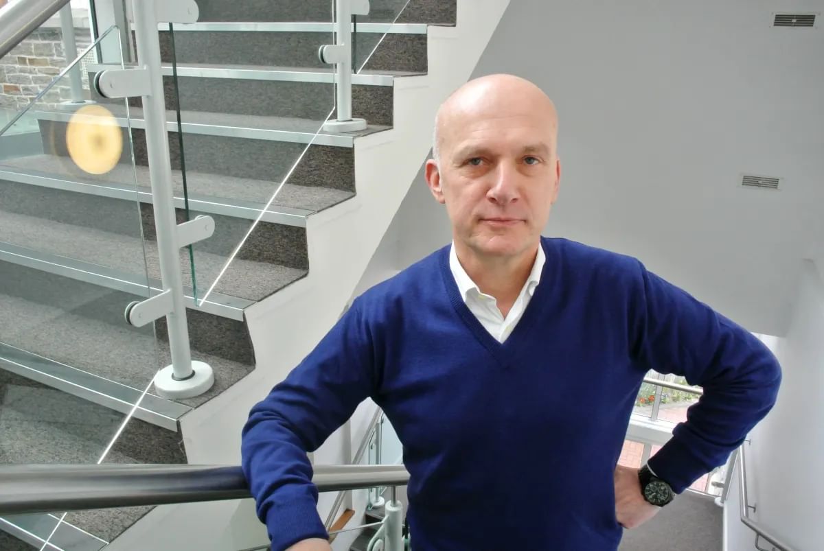 Marcel Stuijts, a dba student, posing on a staircase and looking at the camera